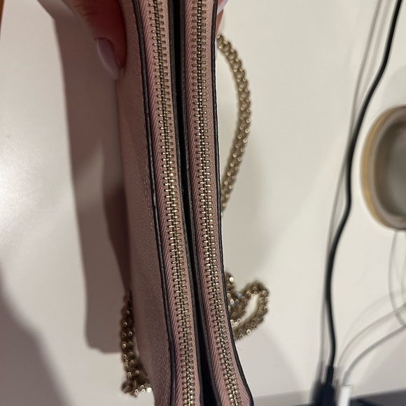 Nude pink Kate spade sling bag with chain detail - Picture 4 of 9